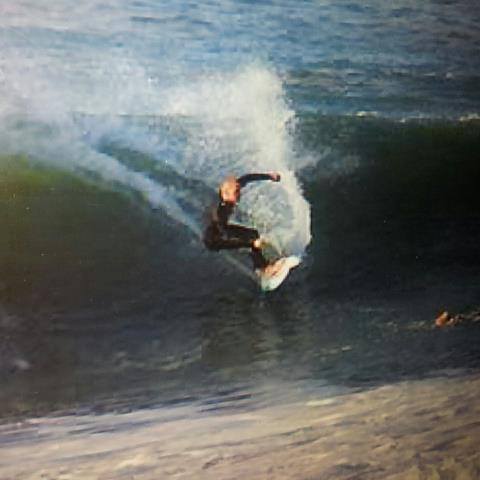 Raglan cutback (James Whitaker surfing)